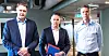 Harald Solberg (t.v.) i Norsk Industri og Christian Justnes i Fellesforbundet får hjelp til å bli enige av riksmekler Mats Ruland (i midten).