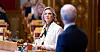 – Vi som politikere må bidra til å sette ned avgiftene, slik at folk får beholde mer av egne penger, sier Frp-leder Sylvi Listhaug. Her sammen med statsminister Jonas Gahr Støre (Ap) under den muntlige spørretimen i Stortinget.