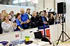 SUPPORTERKLUBBEN: Nordmenn og andre skuelystne, inklusive en statssekretær i Kunnskapsdepartementet, ser på Silje Kjærnli.