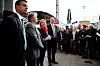 Abid Q. Raja, Hans Fredrik Grøvan, Linda Helleland og Samferdselsminister Ketil Solvik-Olsen under pressekonferansen 11. mai.  Forbundsleder NJF Kjell Atle Brunborg i bakgrunnen. Sammen med Audun Sør-Reime leder konduktørenes landsråd.