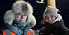Olise Haugan (til venstre) og Kirsten Lia går vinterpatrulje på Svalbard.