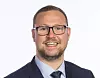 Høyre og deres tannhelsetalsperson, Erlend Svardal Bøe, lover å gjøre tannlegeregninga dyrere for unge mellom 21 og 28 år.