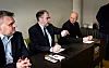 Tida begynner å renne ut for partene i frontfagsmeklingen. Fra venstre Jørn Eggum, leder i Fellesforbundet, Nils Dalseide, riksmekler og Stein Lier Hansen, leder i Norsk Industri.