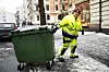Tung: Denne søppeldunken kan veie 100 kilo om den inneholder matavfall.