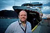 Fengselsbetjent Pål Skaugrud synes det er greit med færre byråkrater, om det i stedet blir flere fengselsbetjenter.