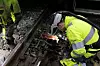 NØYAKTIGHET: Det er store og tunge elementer som skal sveises sammen, men det kreves nøyaktighet og øye for detaljer for at jobben skal holde når et 200 tonn tungt tog passerer.