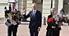 PÅ SLOTTSPLASSEN: Den nye olje- og energiministeren, Terje Aasland (t.v.), på Slottsplassen i dag med statsminister Jonas Gahr Støre og Marthe Mjøs Persen, som går fra statsrådsposten Aasland overtar og til Arbeids- og sosialdepartementet.