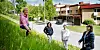 KJEMPET I SMITTEN: Vallerhjemmet er ett av sykehjemmene som har vært hardest rammet av koronasmitten. Tolv pasienter er døde og 35 av de ansatte på Vallerhjemmet har vært koronasyke. . Fra venstre hjelpepleier og tillitsvalgt for Fagforbundet, Elin Odinsen, sykepleier Ofelia Maranan og hjelpepleiere  Ellen Maursund og Tone-May Karlsen.