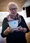 EGET SERVICE: Lisa Ofstad med sausebollen.