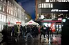 FANER: Flere tok turen innom Karl Johan for å støtte aksjonen.