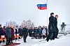 HØYTIDELIG MARKERING: Utenriksminister Ine Eriksen Søreide og den russiske utenriksministeren Sergej Lavrov på vei til å legge ned krans foran Frigjøringsmonumentet i anledning markeringen av 75-årsdagen for frigjøringen av Øst-Finnmark.