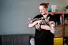 Ingrid Marie Bjølstad er i godt selskap med innekatten Beibi Zeppelin.