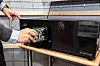 HARDDISKENE FÅR GJENNOMGÅ: Når Delete IT sletter harddisker bruker man en såkalt degausser. Maskinen benytter kraftig magnetkraft i slettingen, og dette sikrer at harddisker og magnetbånd blir umulige å gjenopprette. Denne teknologien er godkjent av blant andre NATO, og maskinen koster 117 500 kroner.