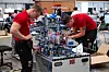 Her fotografert mens de lager en liten fabrikk