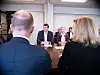 LO-leder Hans-Christian Gabrielsen og første nestleder Peggy Hessen Følsvik inne på Riksmeklerens kontor.