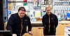 GLADE: Butikksjef Per Johansen er godt fornøyd med å beholde Ingrid Tangen i butikken.