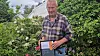 50-årsjubilant: Jan Olav Ånonsen har fått utdelt diplom for 50 år som medlem. Han arbeidet i Vegvesenet, i dag er det hagearbeid han sysler med.