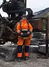 Nummer sju: Til daglig er de seks stykker som jobber i bruddet, men i sommer var de sju. Hanne Duås (18) jobber for Oppdal Maskinkompani. I sommer var hun utlånt til Klevanbruddet hos Oppdal Sten. Foreløpig som sommerhjelp, men på sikt blir hun lærling. Målet er fagbrev i fjell- og bergverksfag, og å bli bergsprenger.