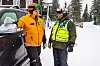 Kristoffer drøfter detaljer i treningsopplegget med instruktør i Norske Redningshunder P.O. Andersen (må sjekke dette siste navner her ass, hører med Kristoffer hva det fulle navnet er)