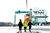 KABELGATEMONTØRER: Elisabeth Engelsen, Lena Marie Riggs og Erik Valen Sandstad foran Johan Castberg.