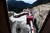 UTSIKT: Fra knuseren beveger massen seg videre til et transportbånd, før den forsvinner inn i en slags silo litt lenger borte. Derfra går turen videre til et matebånd, og videre inn i den fire kilometer lange tunnelen.