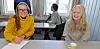 KOKKELÆRLINGER: Guro Høstad Breivik (19) (til venstre) og Emilie Mæland Log (19) syntes det var spennende å møte andre lærlinger på Sørmarka.