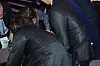 DRESSKLEDDE I AKSJON: Demonstranter stormet scenen da Koreas helseminister skulle tale til 2500 sosialarbeidere. En demonstrant bæres bort.