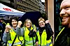 KAMPKLARE: Stemningen var god utenfor The Hub i Oslo sentrum på streikens første dag.Fra venstre: Inger Kristin Byberg, Ann Kristin Sletvold og Torunn Ægisdottir som kom mer eller mindre rett fra Riksmekleren til markeringen utenfor The Hub i Oslo. Gard Hofsvang til høyre.