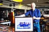 HERMETIKKARBEIDERE: Piers Crocker med et av museets veggbilder.