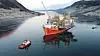 ARBEID PÅGÅR: Torsdag 30. november ankom plattformdekket til Statoils Aasta Hansteen-innretning Westcon i Ølensvåg. Fartøyet Dockwise White Merlin hadde da fraktet dekket helt fra Sør-Korea. I Ølensvåg skal det lastes om før det fraktes til Stord. Gassfeltet, som ligger i Norskehavet, bygges ut med en SPAR-innretning – den første i Norge og verdens største av sitt slag.