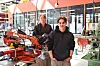 Aron Berge (t.h) og Eskild Nymoen kom inn på industri og teknologifag på Hamar Katedralskole. Når bildet er tatt er maskinparken på skolen ikke i bruk og verneutstyr er ennå ikke utdelt.