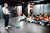 AVSLUTNING: Elever fra Edvard Munch videregående skole fikk prøve læringsspillet. I bakgrunnen Kari Nessa Nordtun og LO-leder Peggy Hessen Følsvik.