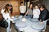 Klimavert Marianne Guriby introduserer elevene fra Nydalen videregående skole for noen av de store klimaspørsmålene. Hun er utdannet botaniker og haibiolog.
