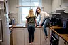 Emilie (11) og Lillan (8) bekymrer seg nok mindre enn pappa Vegar for den økonomiske framtiden. Men som alle andre norsk barn holder de på å gå på veggen hjemme i disse merkelige dagene i mars 2020.