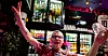 Ian Rice fra Belfast jobber som bartender på Showbar, og bidrar til den gode stemningen.