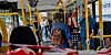 Ikke flere enn halvparten av passasjerene på 20-bussen fra Skøyen mandag morgen hadde tatt på seg munnbind.