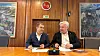 Anleggssekretær Truls Olav Strand Nilsen i LO og utbyggingsdirektør Kjell Inge Davik signerte avtalen på Youngstorget tirsdag 30. januar.