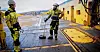 BRATT LÆRINGSKURVE: Det er første turen på sjøen for Nicolai Voreland, så han får mye lærdom av styrmann og matros Kjetil Sivertsen, og litt tyn også.