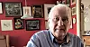 HEDRET: Elling Nyrønning (77) med statuett for 60 års medlemsskap i LO.