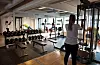 SVETT TRIVSEL: Camilla Skålevik og Lisa Kyvik er ofte innom og trener på treningssenteret «Heiane Trening & helse» i 1. etasjen. De er ansatt på Kværner og har treningsrom på jobben, men trives bedre her.
