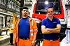 UTENFOR LO STAT OG SPEKTER:  
Stadler, den sveitsiske produsenten av NSBs nye togsett, ville ikke bli med i noen norsk arbeidsgiverforening. Men de opptrådte ryddig da Norsk Jernbaneforbund (NJF) krevde avtale for sine medlemmer på Sundland i Drammen. 
Leder for NJF-klubben Ole Sigurd Lambach (til venstre) og Eirik Jensen tester og klargjør NSBs sveitsisk-produserte Flirt-sett.