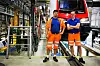 Stadler-ansatte Ole Sigurd Lambach og Eirik Jensen (fv.) jobber med å klargjøre og vedlikeholde NSB sine nye Flirt-tog