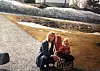 KLAR FOR 1. MAI-TOG: Kristine og mamma Mariann Løfshus på vei til 1. mai-feiring en gang på 90-tallet.