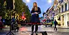 Ella Marie Hætta Isaksen snakker til aksjonistene som har møtt opp på Karl Johans gate tirsdag morgen.