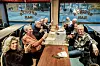 SKÅL!: Puben Shamrock fylles med Freia-arbeidere en gang i måneden. Det er det verdt å skåle for.