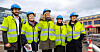 Idyllen hersket da Norgesmodellen ble lansert på Voldsløkka i Oslo. Statsrådene Jan Christian Vestre og Marte Mjøs Persen (på ytterkantene) presenterte første etappe. I midten sto Nina Melsom fra NHO. Hun og Trude Tinnlund fra LO er ikke enige om at Norges modellen skal være en minstestandard eller selve normen. Beatrice Dankertsen Hennyng fra KS er langt på vei enige med NHO.