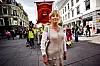 Streiketog: Forbundsleder Erna Hagensen i front når vekterne samlet seg i streiketog på Karl Johan, fra Egertorget til Østbanehallen, i juni 2010.