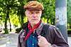 Lars Mamen i Fair Play Bygg tok imot vaskeklut og potetgull. Han peker på alvorlige problemer i renholdsbransjen.