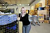 IKKE FAST STILLING: I tre og et halvt år har lagermedarbeider Bjørg Johannesen jobbet midlertidig på Forsvarets Logistikkavdeling Forsyning på Madla. I følge NTL har hun krav på fast stilling. Kravet er avvist av Forsvaret. 
– Jeg vil at ledelsen skal vite at det sitter en person og biter negler fordi jeg ikke vet hva som skjer de neste månedene, sier Johannesen.
