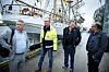 PROFFENE KOMMER: Forbundsleder Jørn Eggum er godt fornøyd med Arendalsuka, og mener den er med på å utvikle demokratiet. Det som ikke er like bra, er utviklingen i retning av at at flere organisasjoner hyrer profesjonelle PR-byrå for å fremme budskapet, mener han. Her er Eggum på kaia sammen med Thor Åge Christiansen, Carl Petter Launer og Mohammad Afzal.
